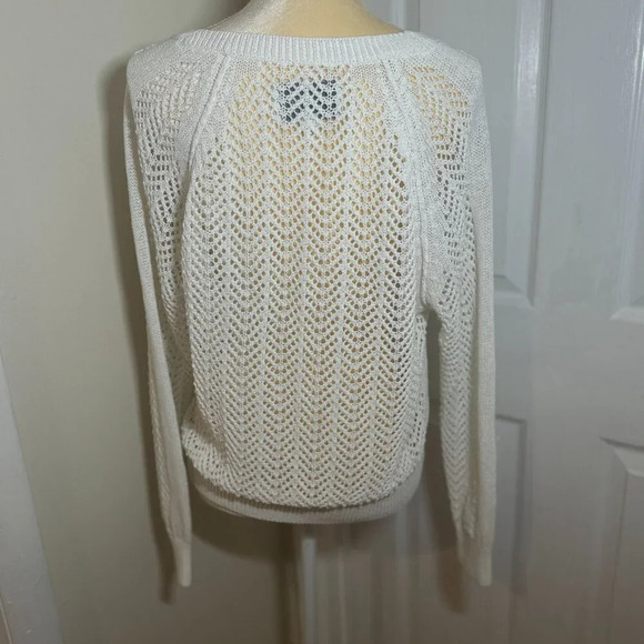 Brochu Walker White Open Stitch Back & Sleeve V-Neck Sweater - Picture 4 of 10